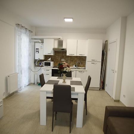 Lar Apartment Focşani 外观 照片