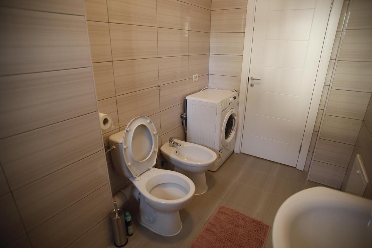 Lar Apartment Focşani 外观 照片