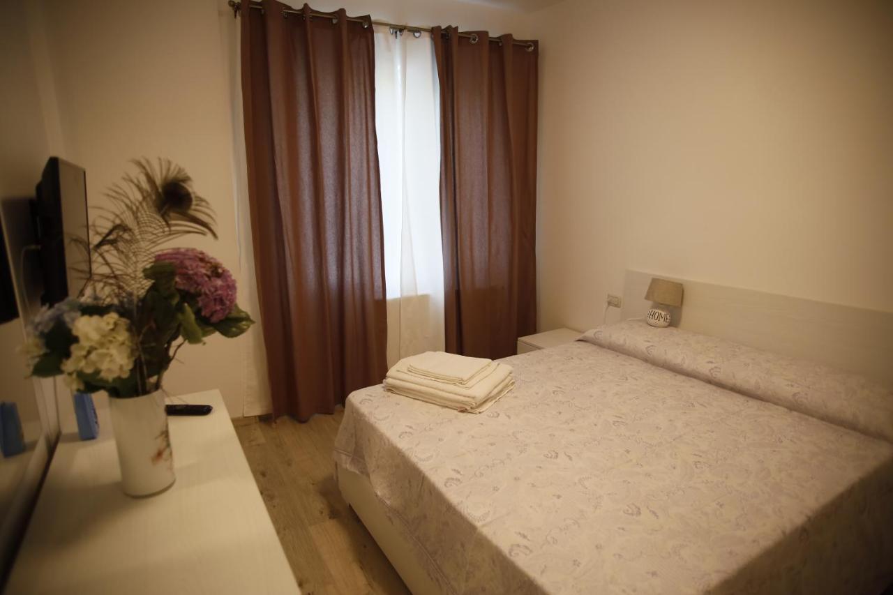 Lar Apartment Focşani 外观 照片